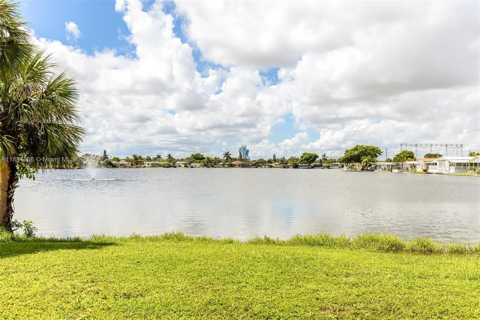 5720 Lakeshore Dr