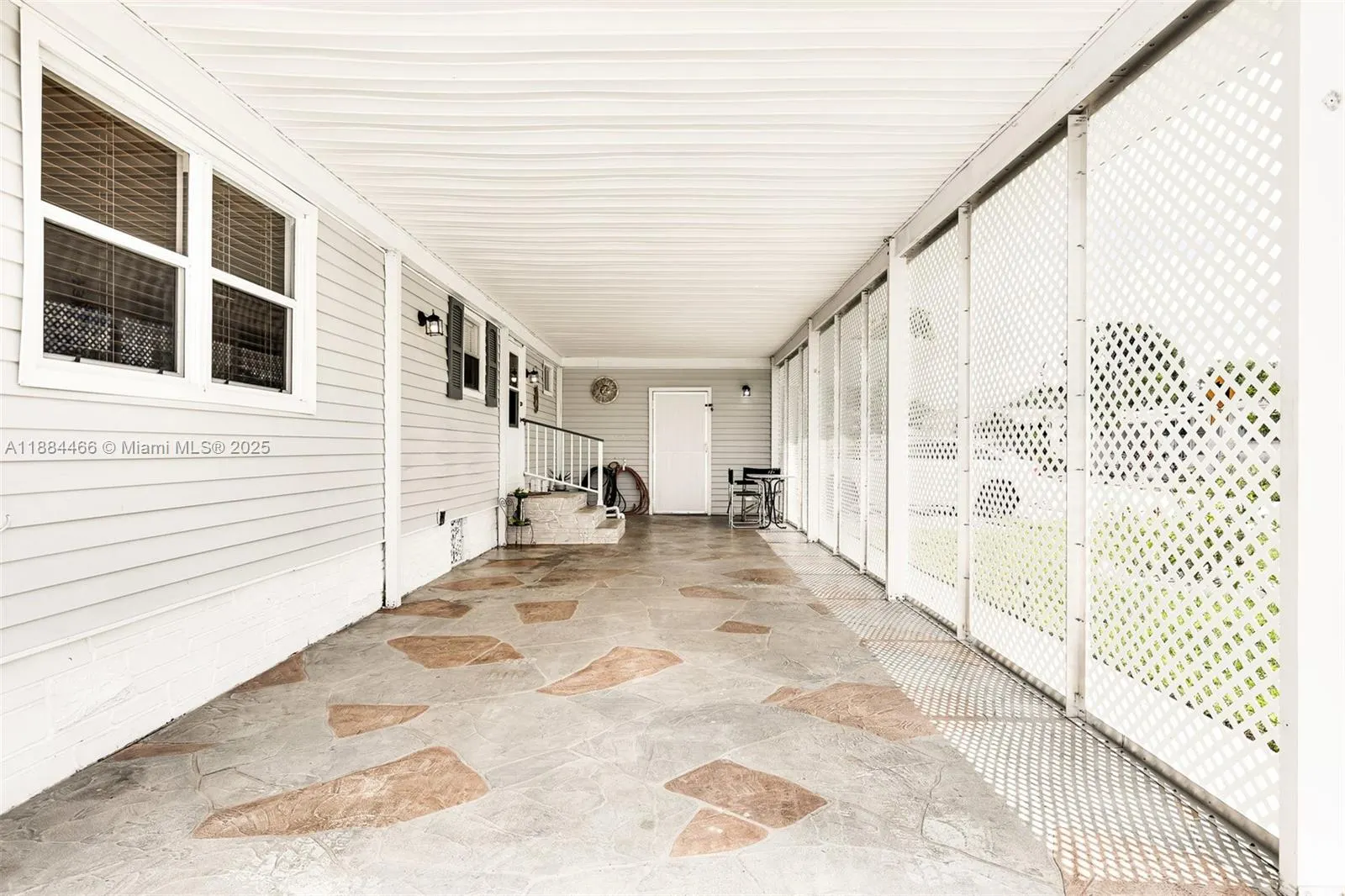 5720 Lakeshore Dr