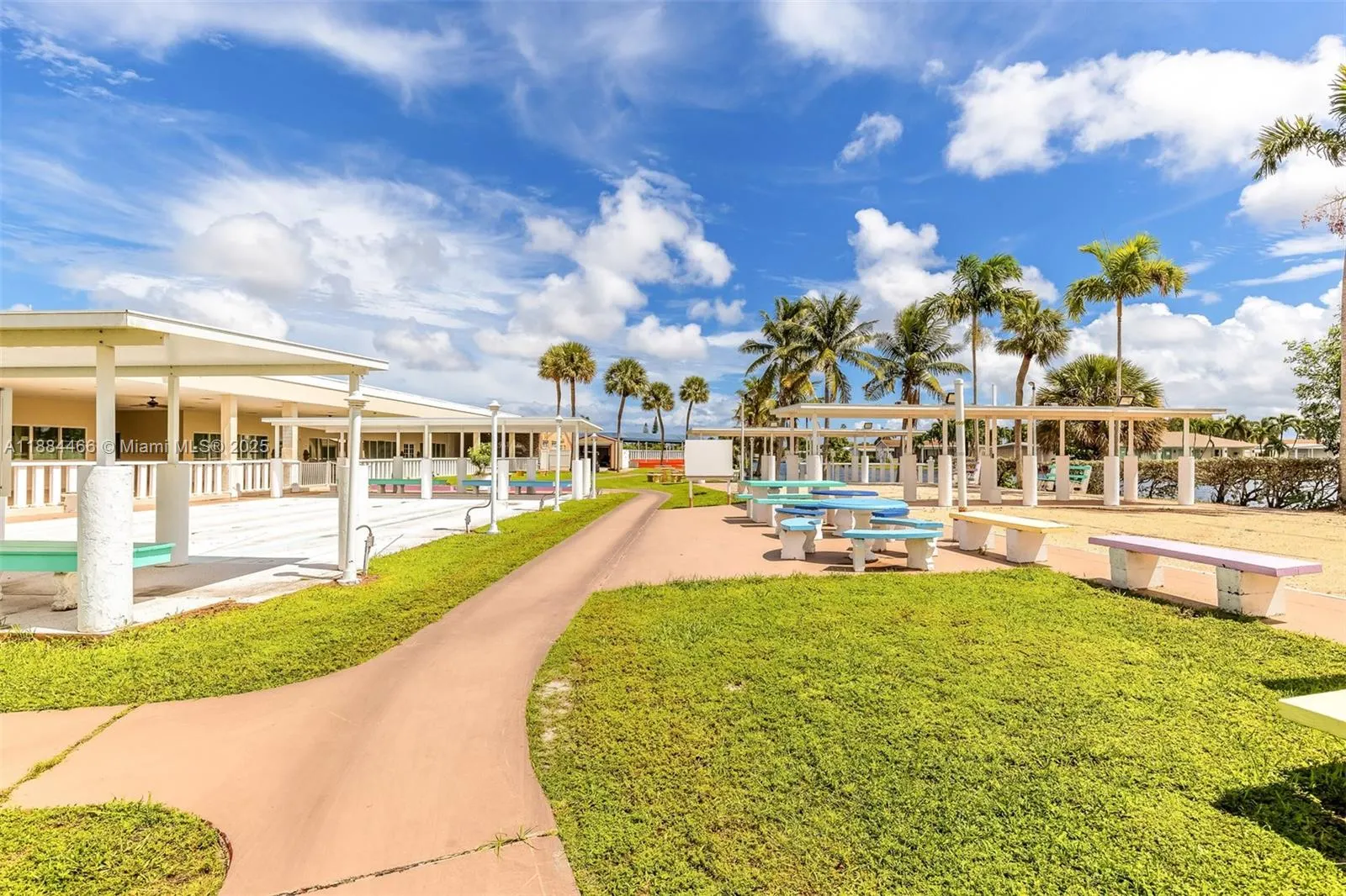 5720 Lakeshore Dr
