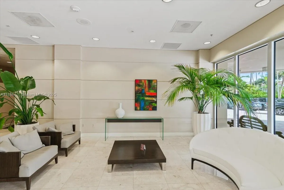 19380 Collins Ave, #121