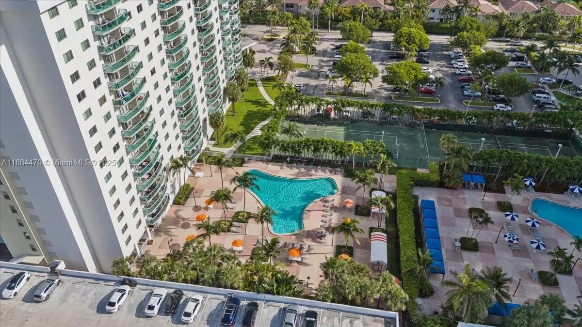 19380 Collins Ave, #121