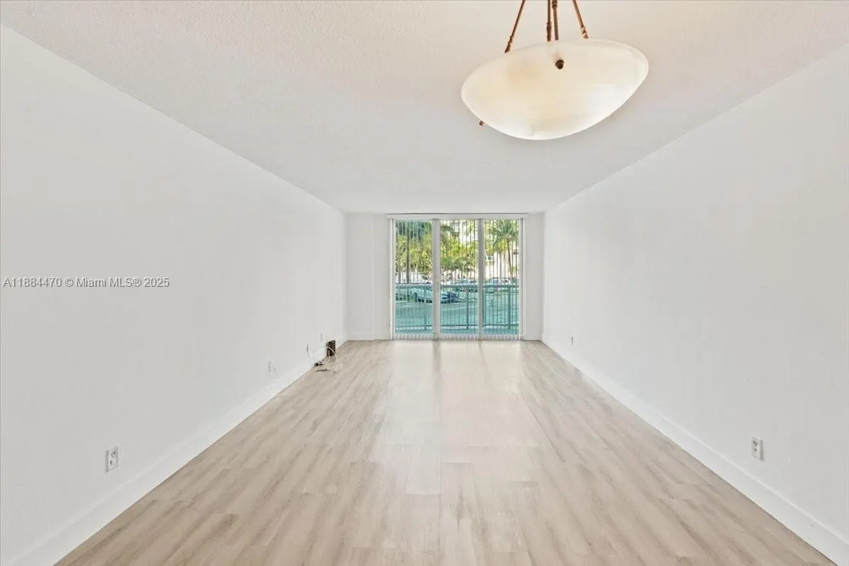 19380 Collins Ave, #121