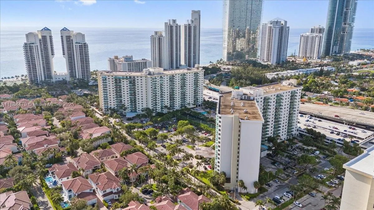 19380 Collins Ave, #121