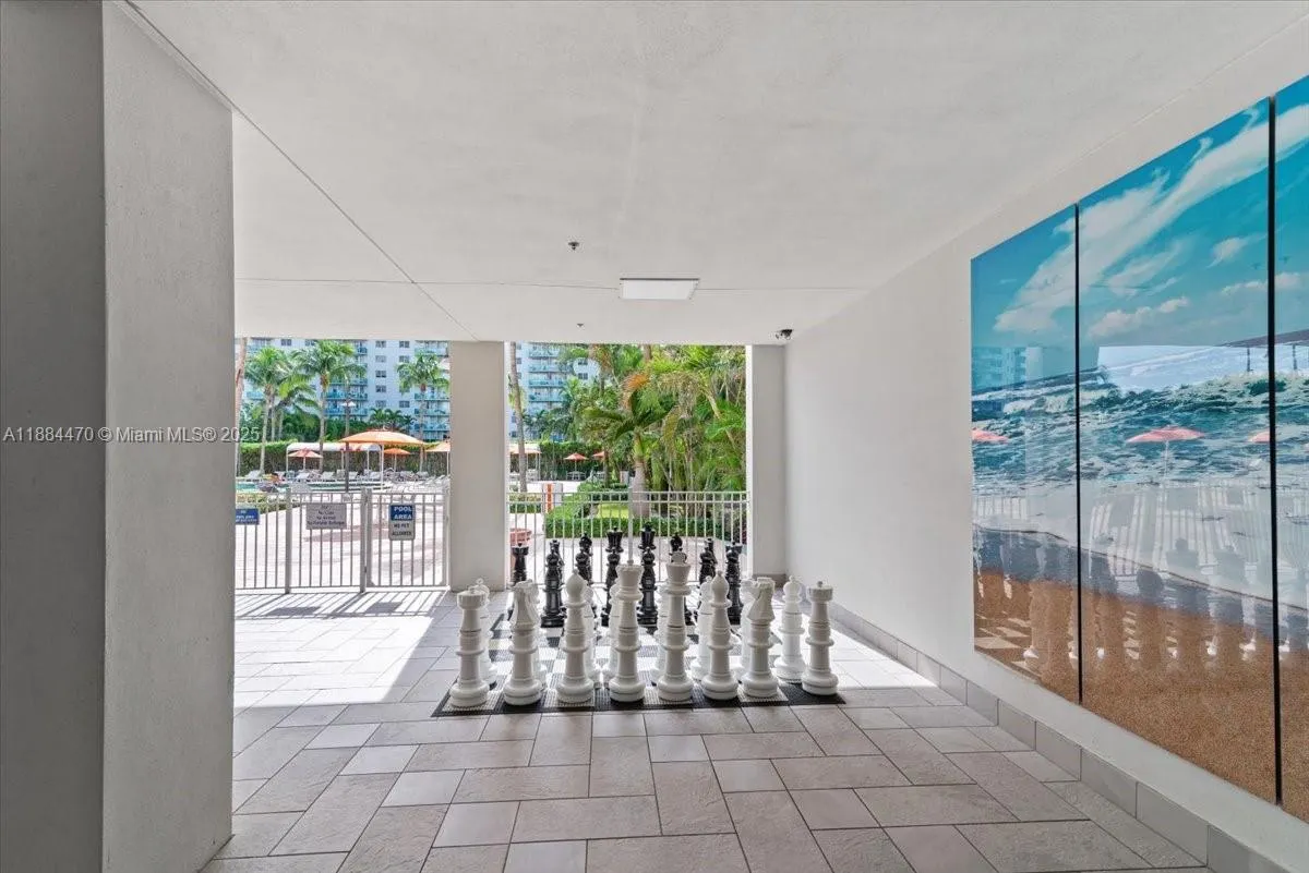 19380 Collins Ave, #121
