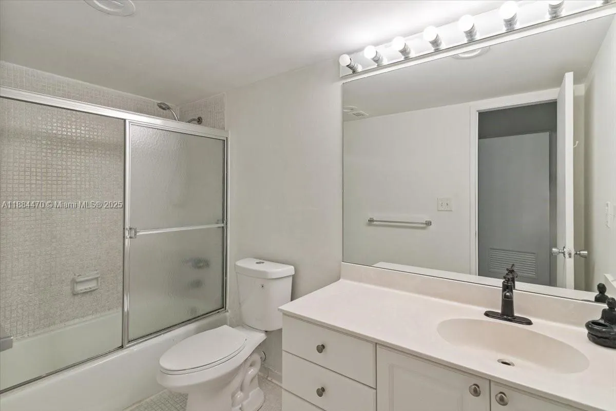 19380 Collins Ave, #121