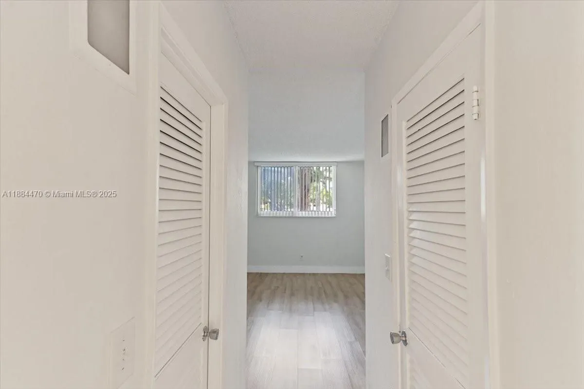 19380 Collins Ave, #121