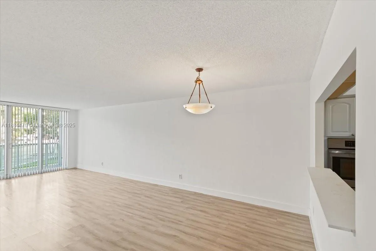 19380 Collins Ave, #121