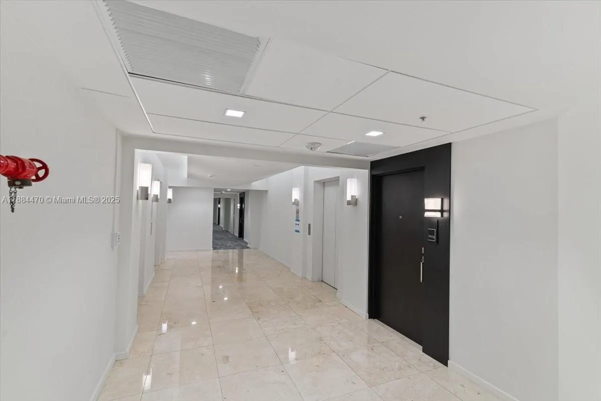 19380 Collins Ave, #121