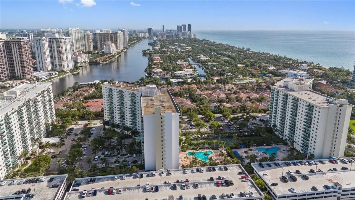 19380 Collins Ave, #121