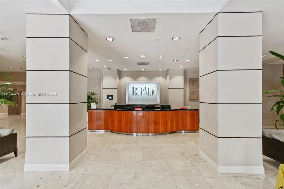 19380 Collins Ave, #121