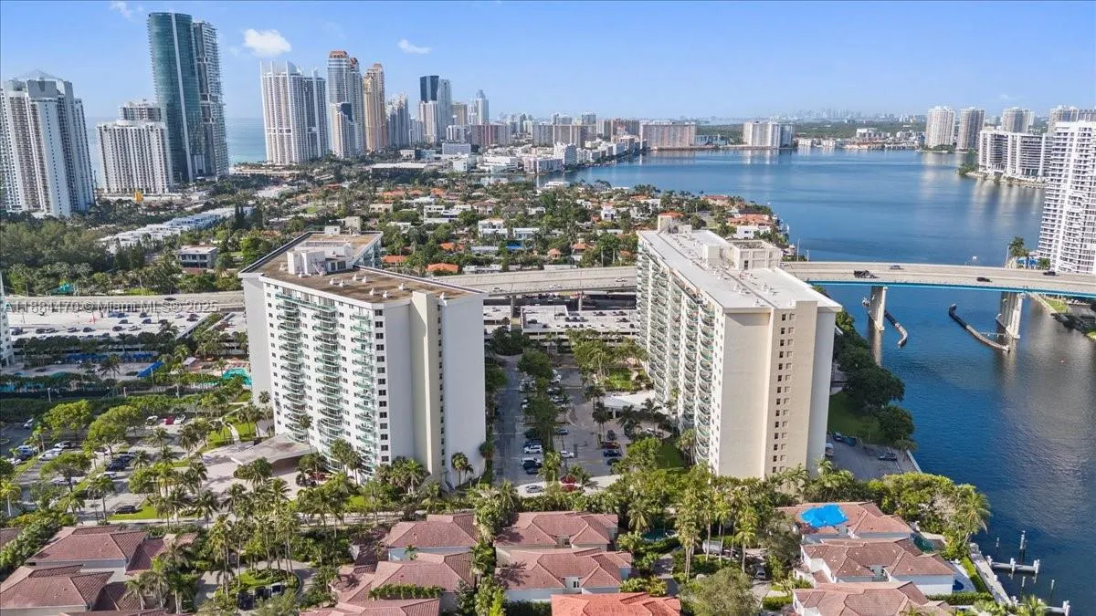 19380 Collins Ave, #121