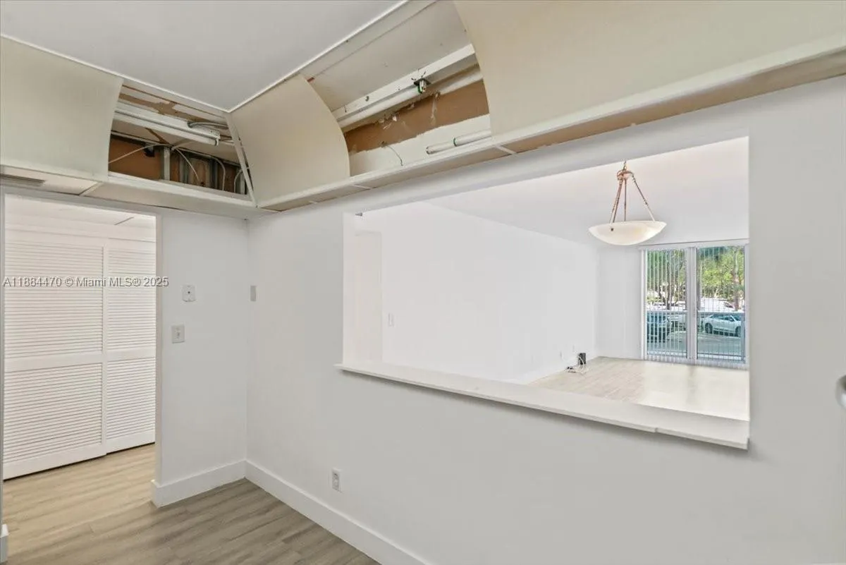19380 Collins Ave, #121