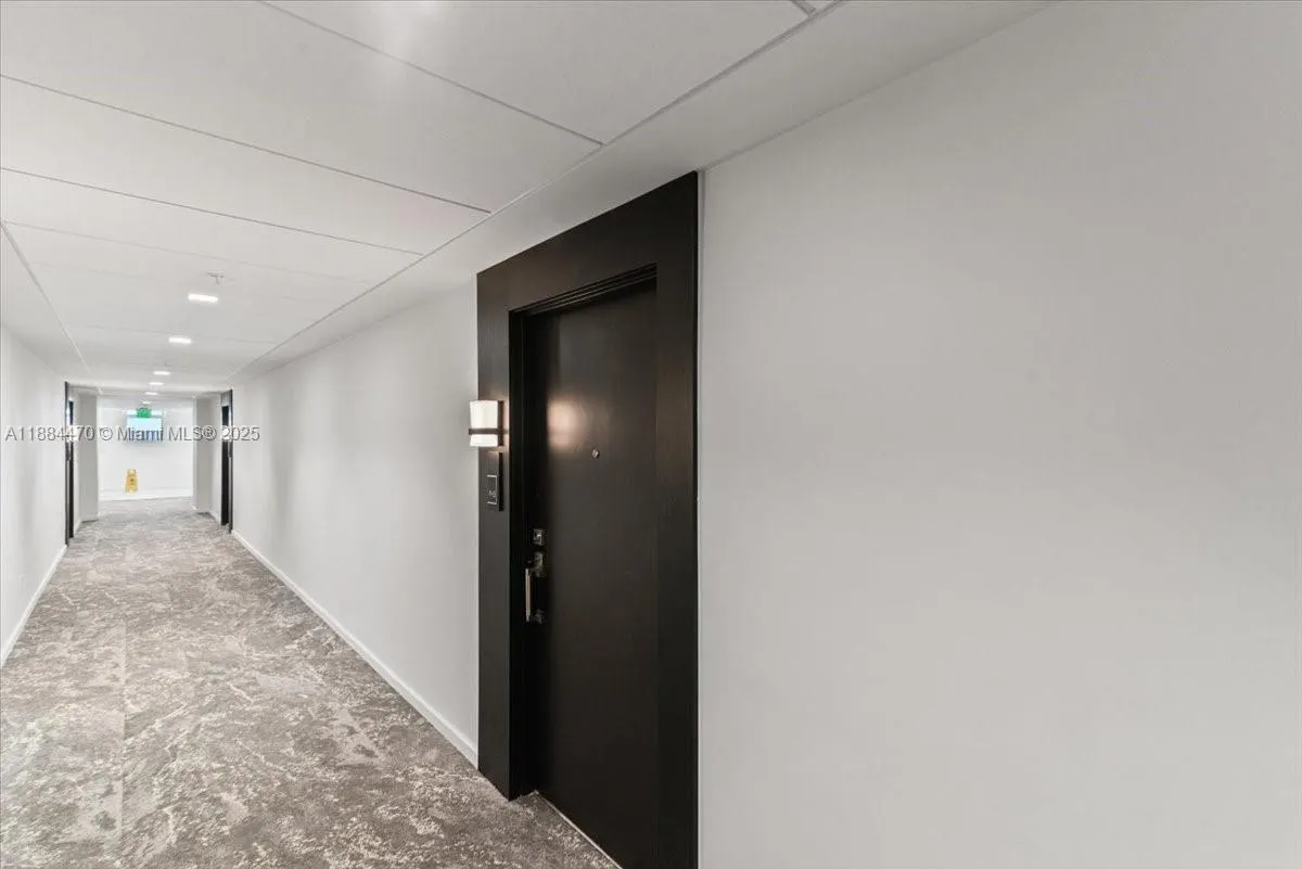 19380 Collins Ave, #121