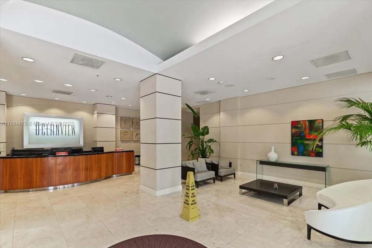 19380 Collins Ave, #121