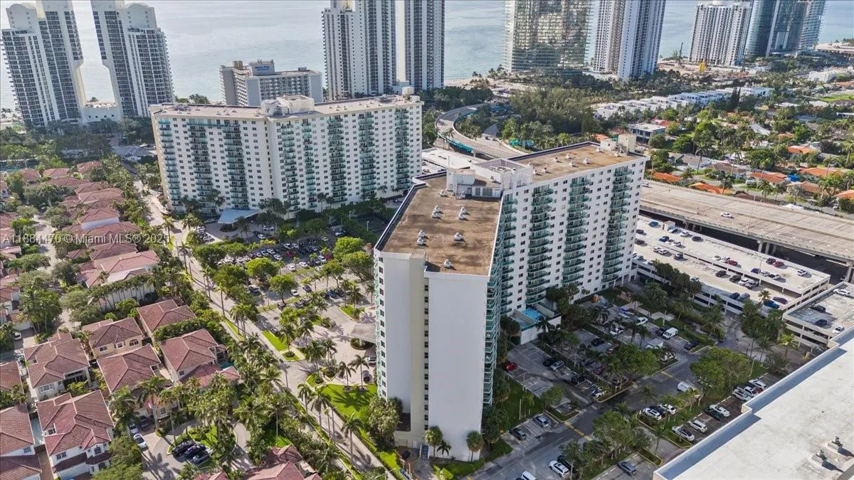 19380 Collins Ave, #121