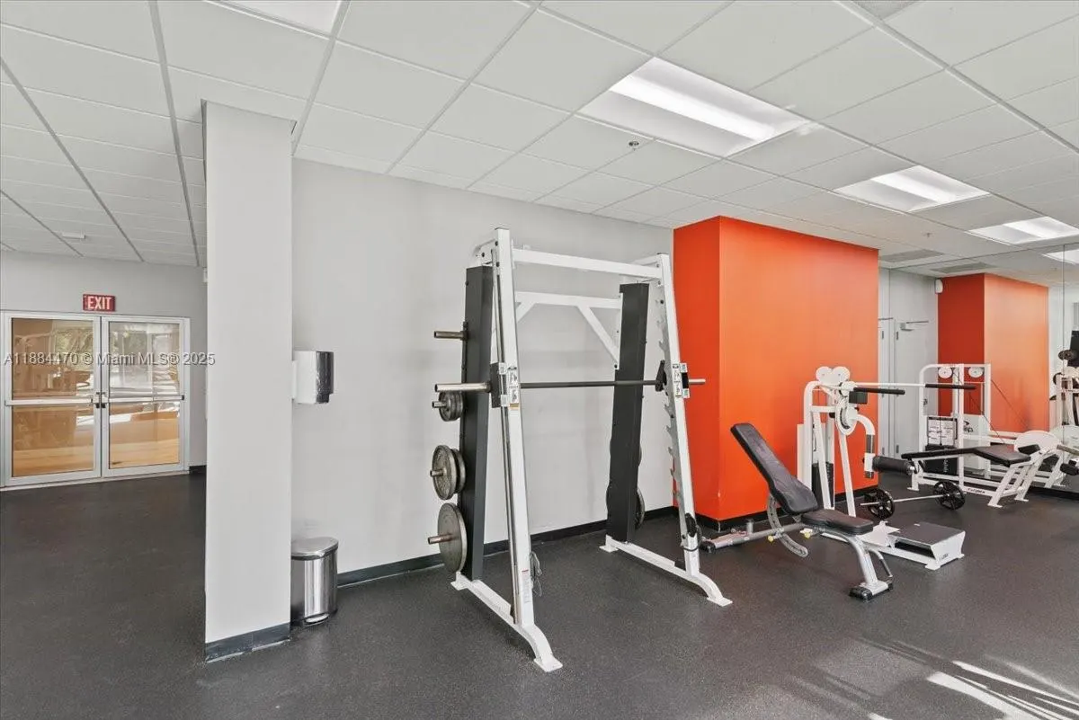 19380 Collins Ave, #121
