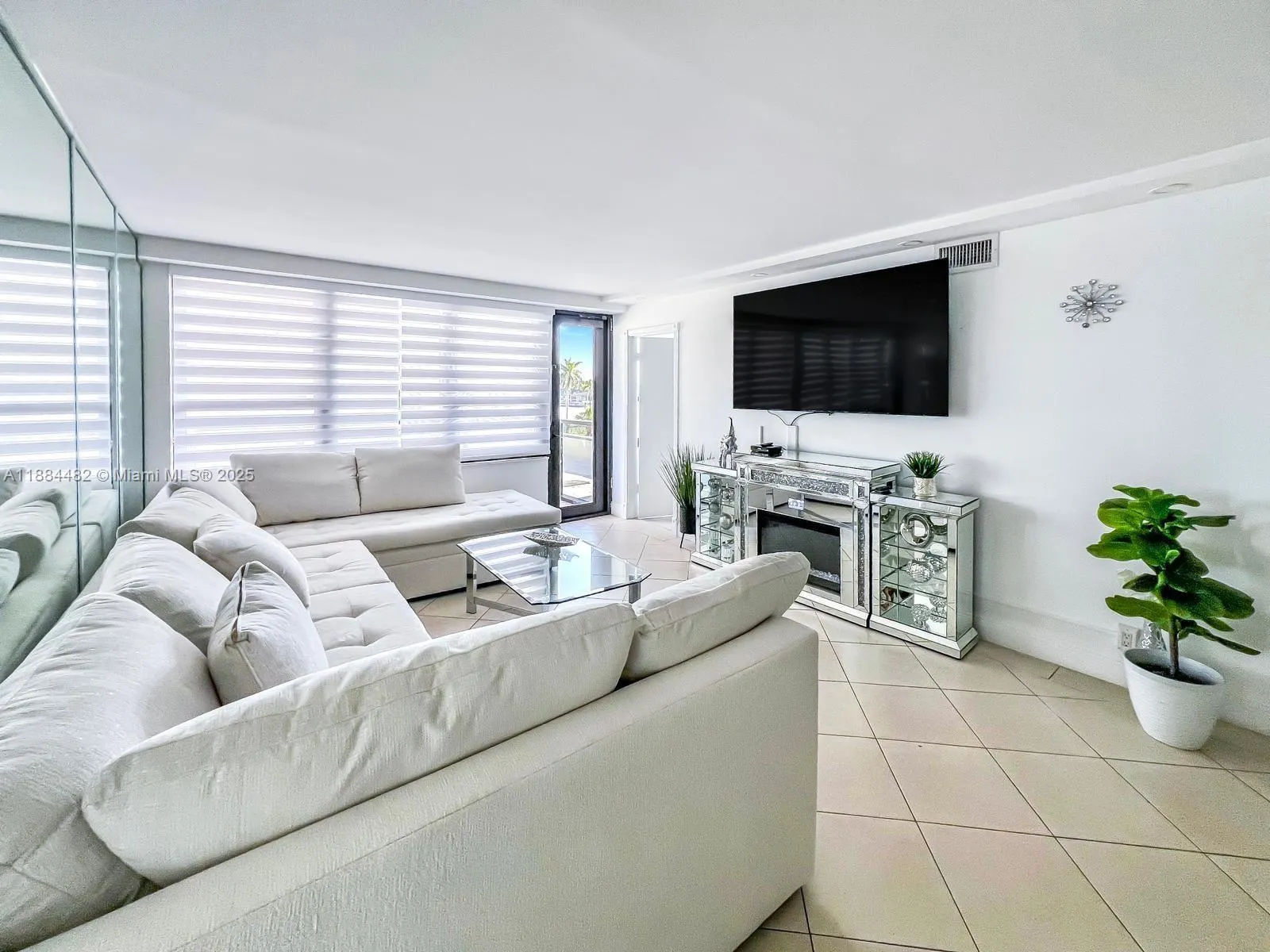 5225 Collins Ave, #517