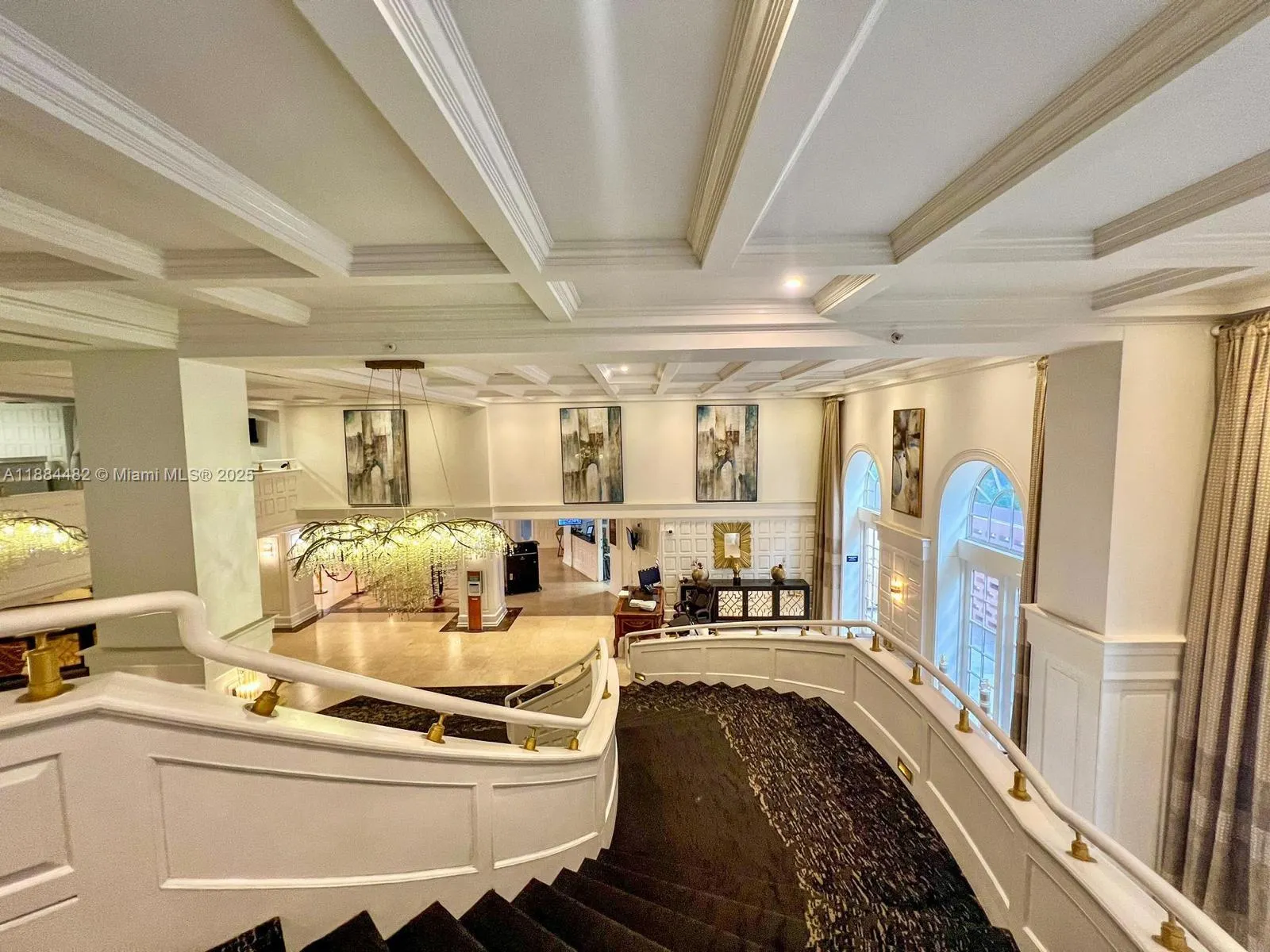 5225 Collins Ave, #517
