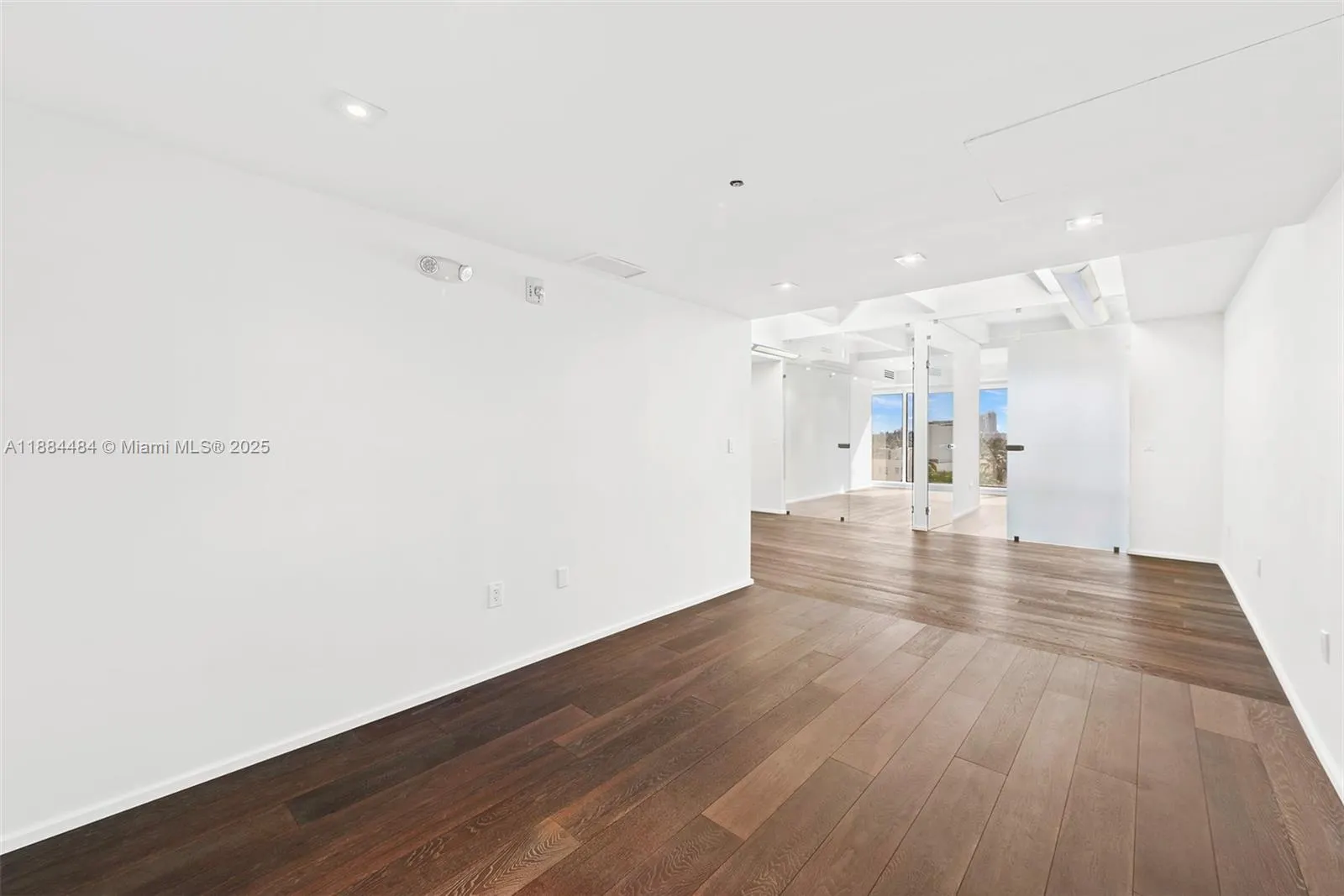 1680 Michigan Ave, #919