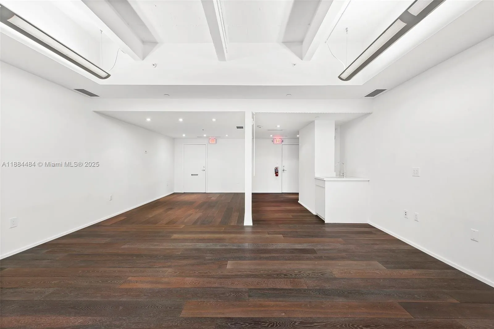 1680 Michigan Ave, #919
