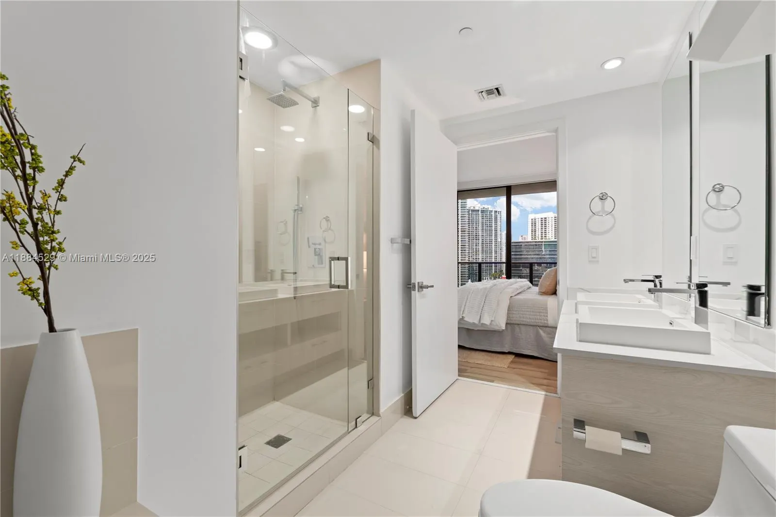 45 SW 9th St, #1708