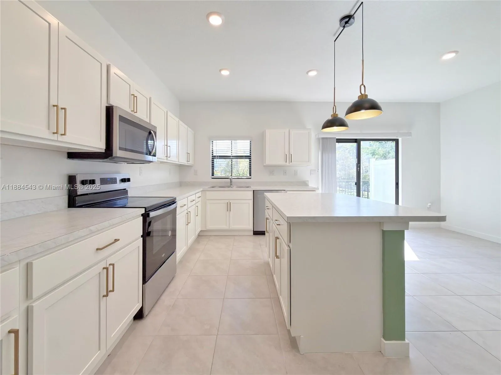 848 NW 3rd Way
