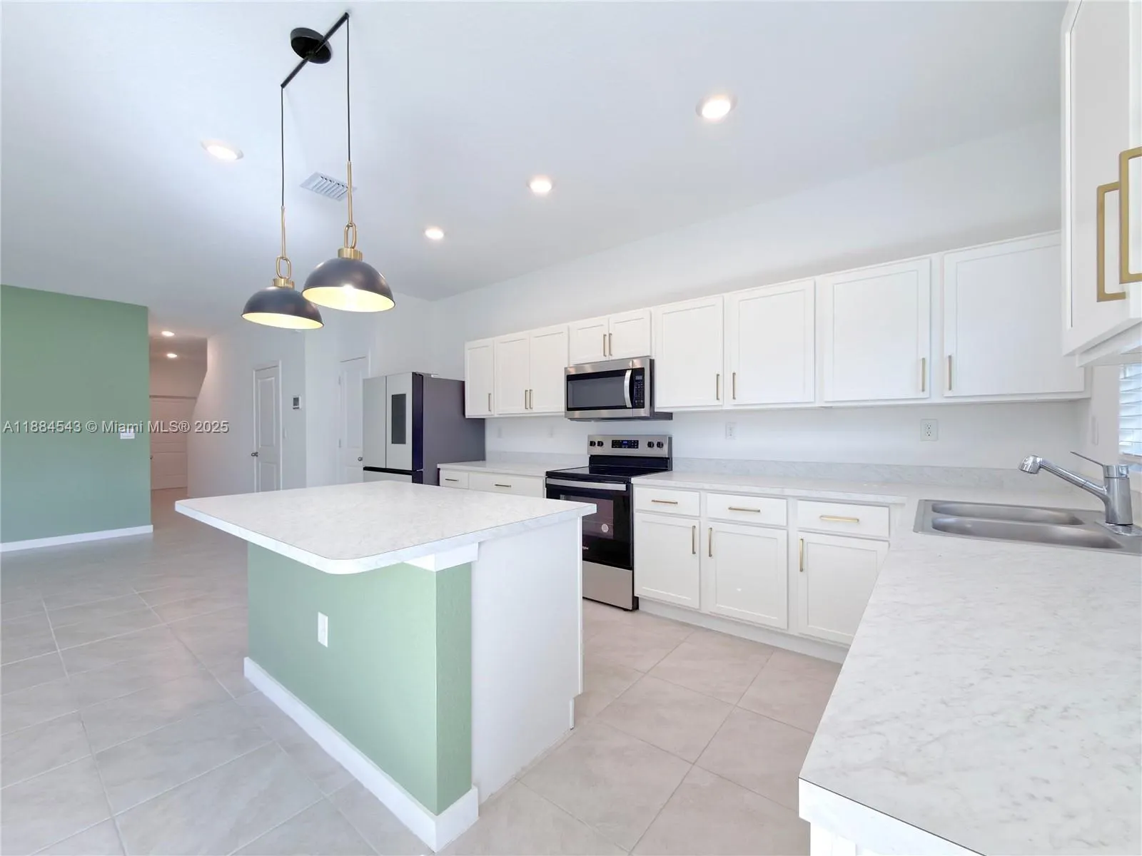 848 NW 3rd Way