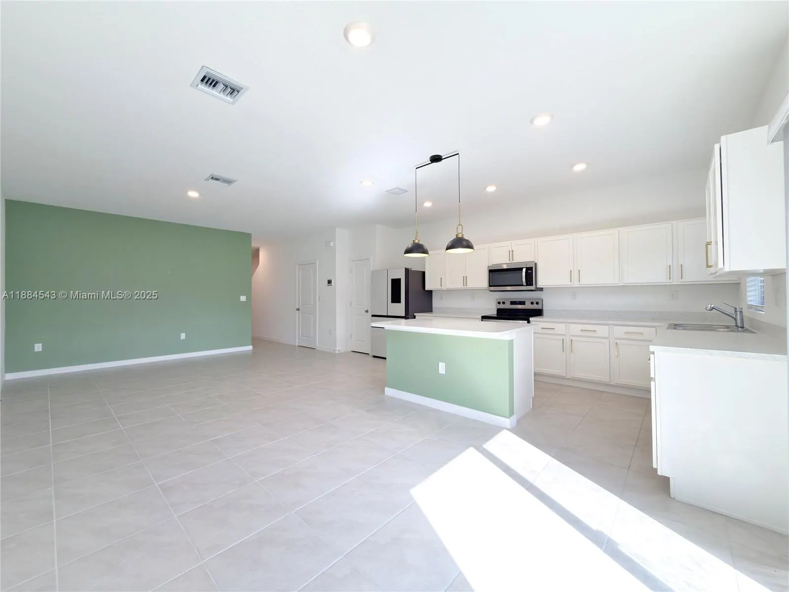 848 NW 3rd Way