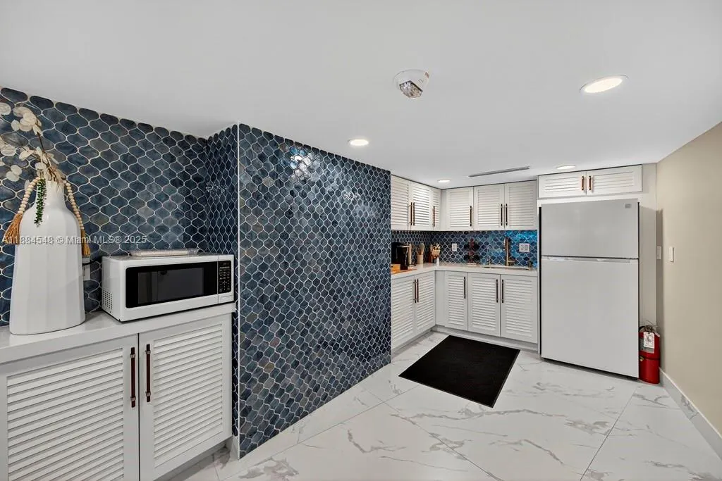 710 N Ocean Blvd, #108