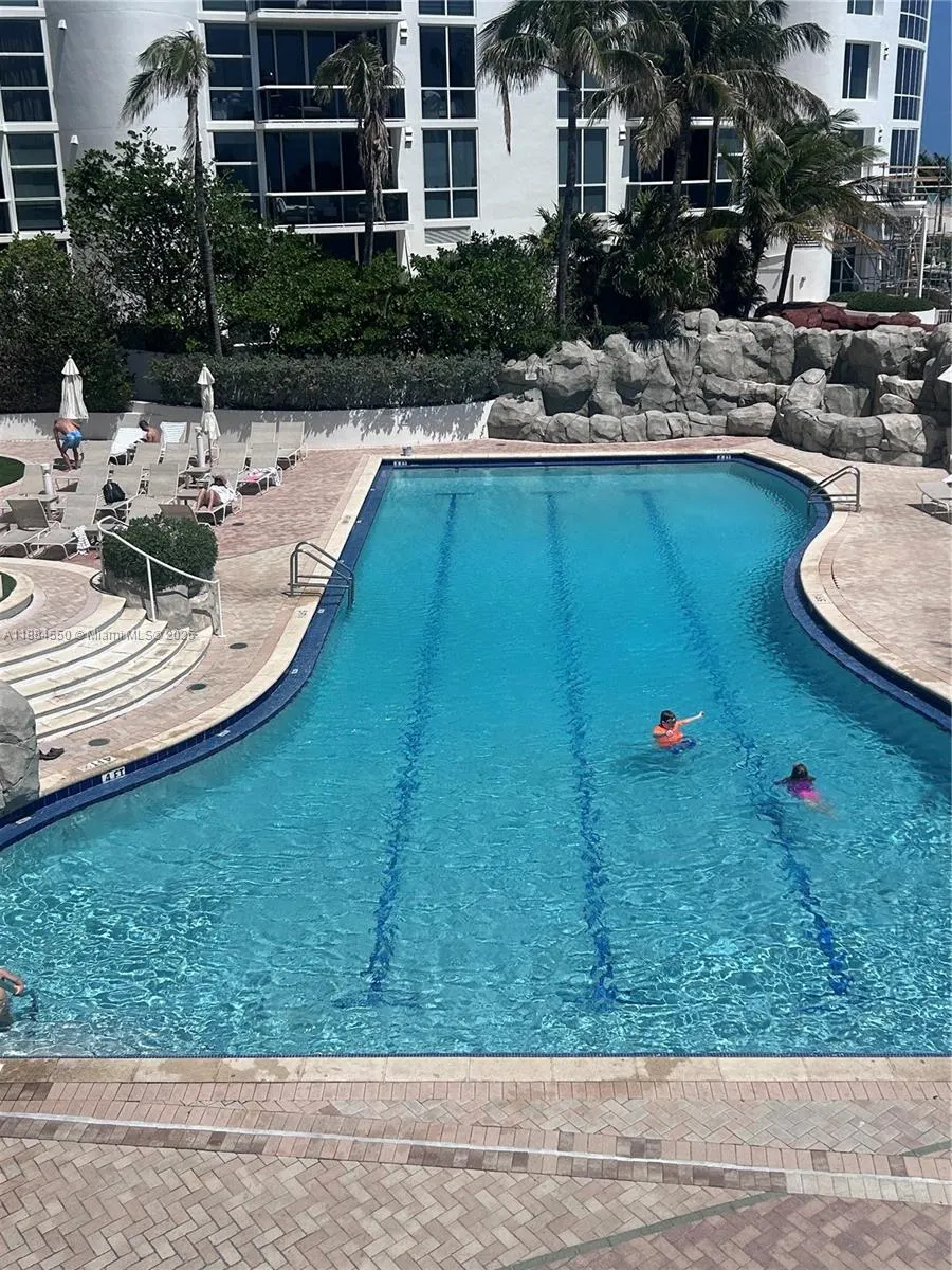 18001 Collins Ave, #2206