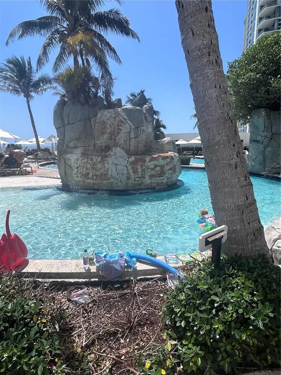 18001 Collins Ave, #2206