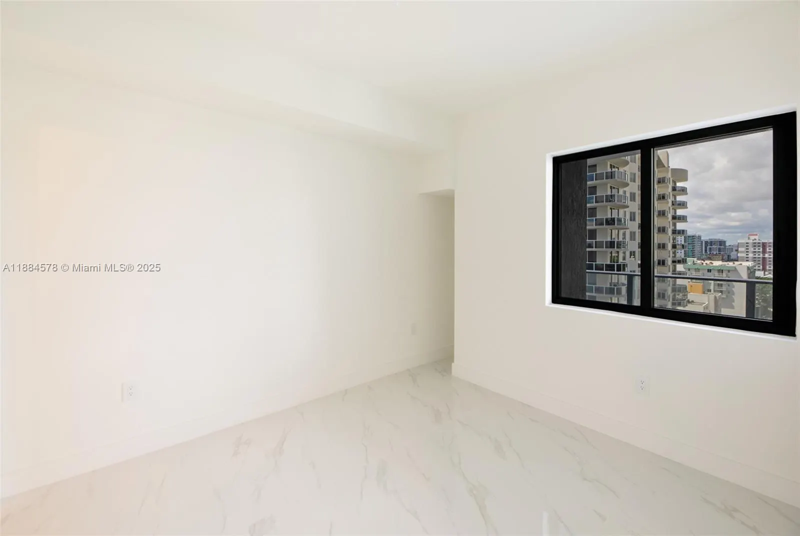 700 NE 24th St, #903