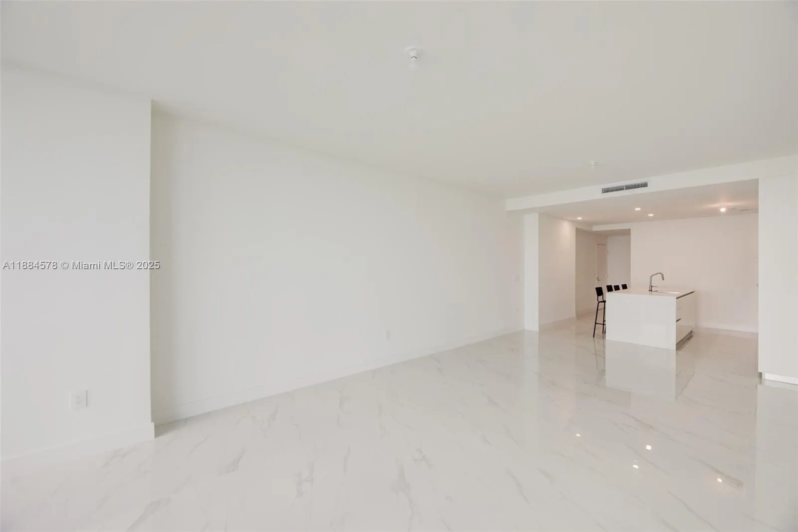 700 NE 24th St, #903