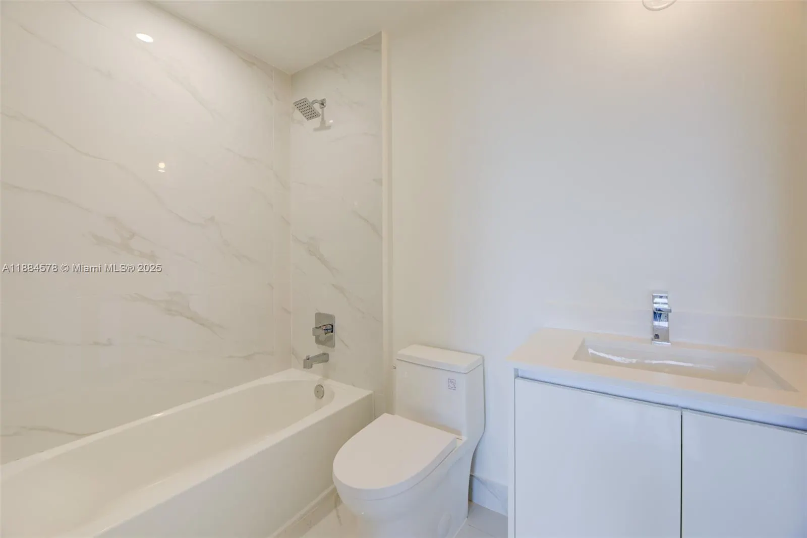 700 NE 24th St, #903