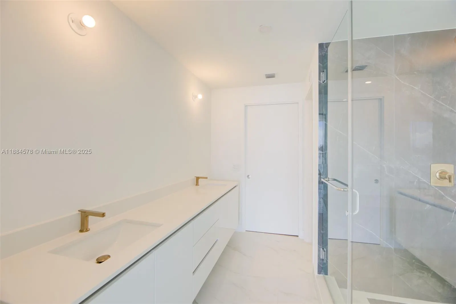 700 NE 24th St, #903