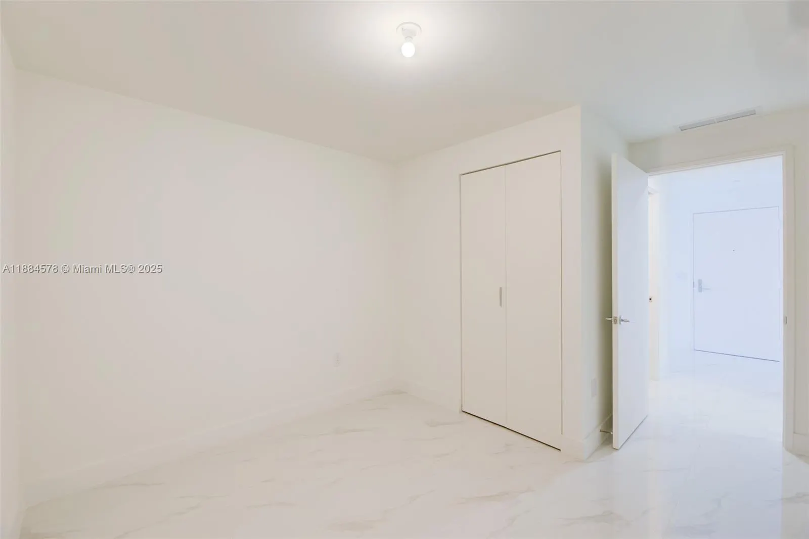 700 NE 24th St, #903
