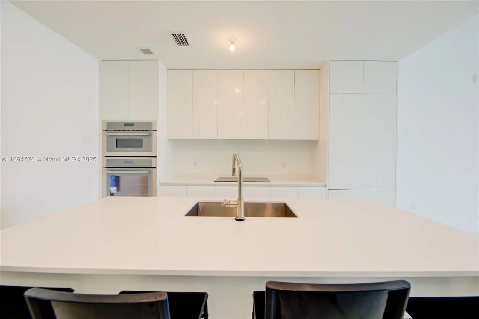 700 NE 24th St, #903