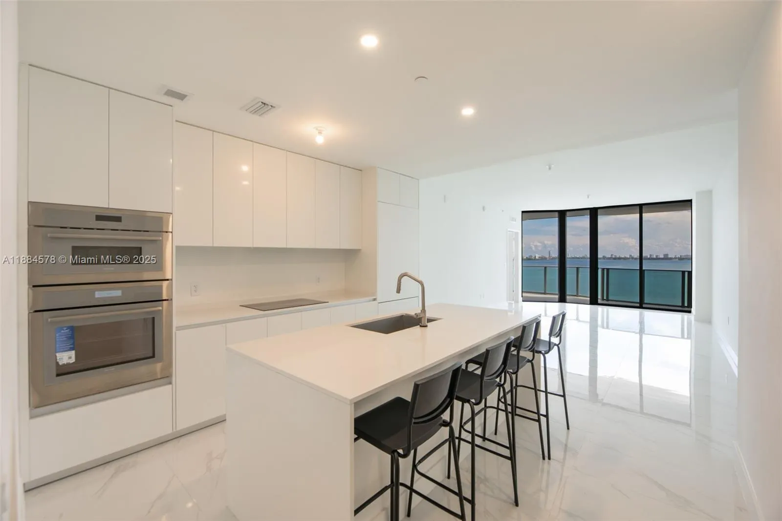 700 NE 24th St, #903