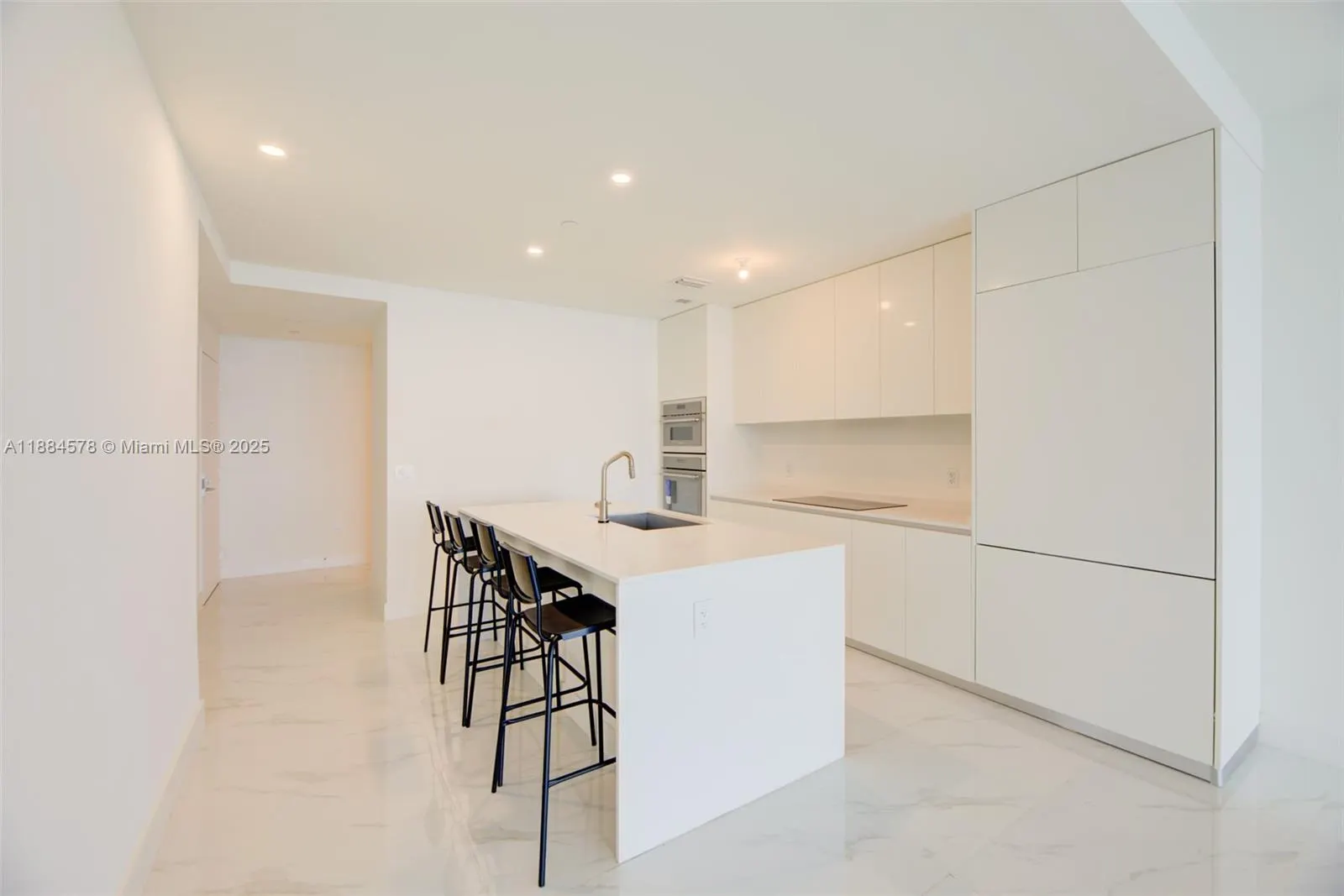 700 NE 24th St, #903