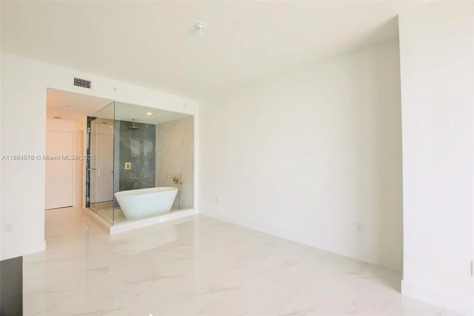 700 NE 24th St, #903