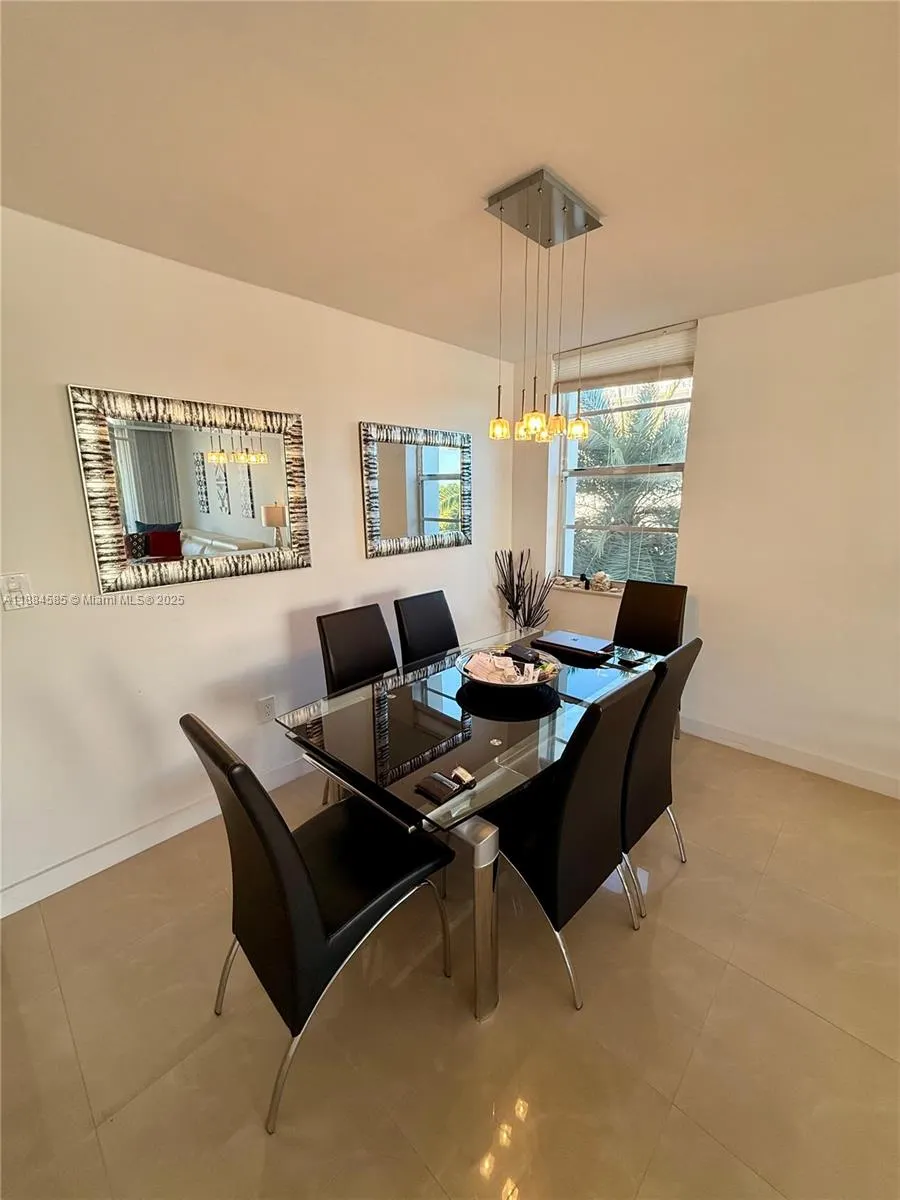 4142 N Jefferson Ave, #4D