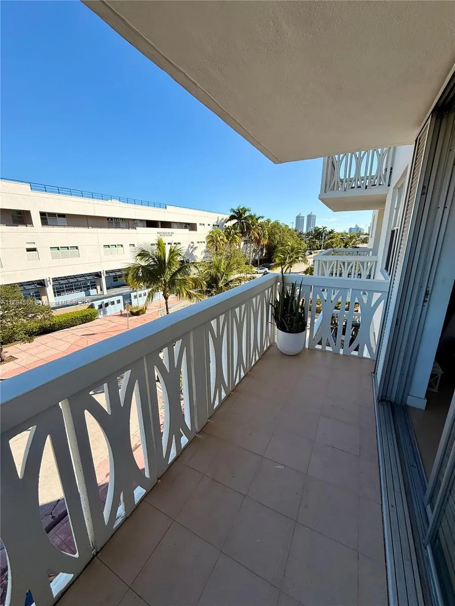 4142 N Jefferson Ave, #4D