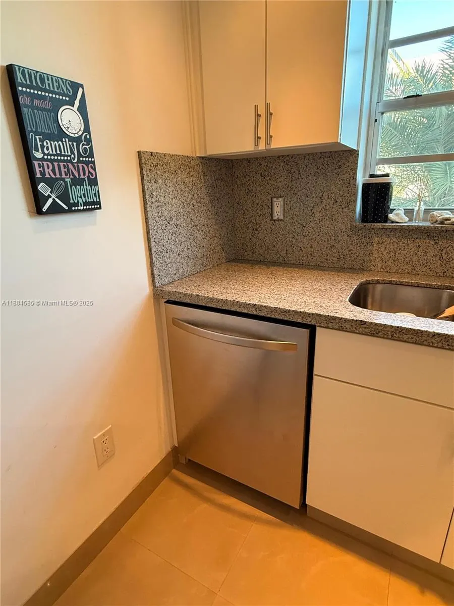 4142 N Jefferson Ave, #4D