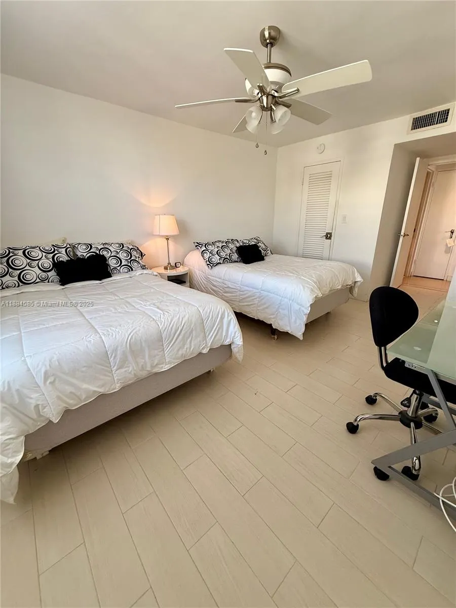 4142 N Jefferson Ave, #4D
