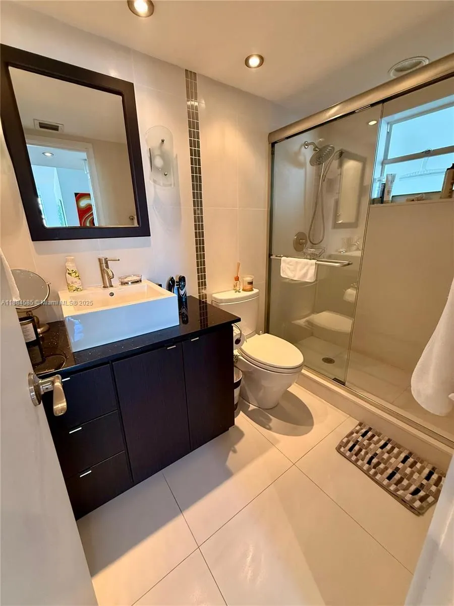 4142 N Jefferson Ave, #4D