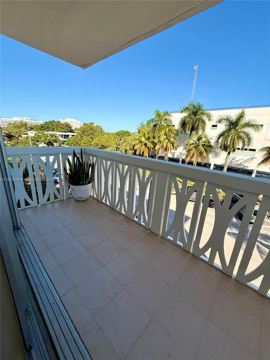 4142 N Jefferson Ave, #4D