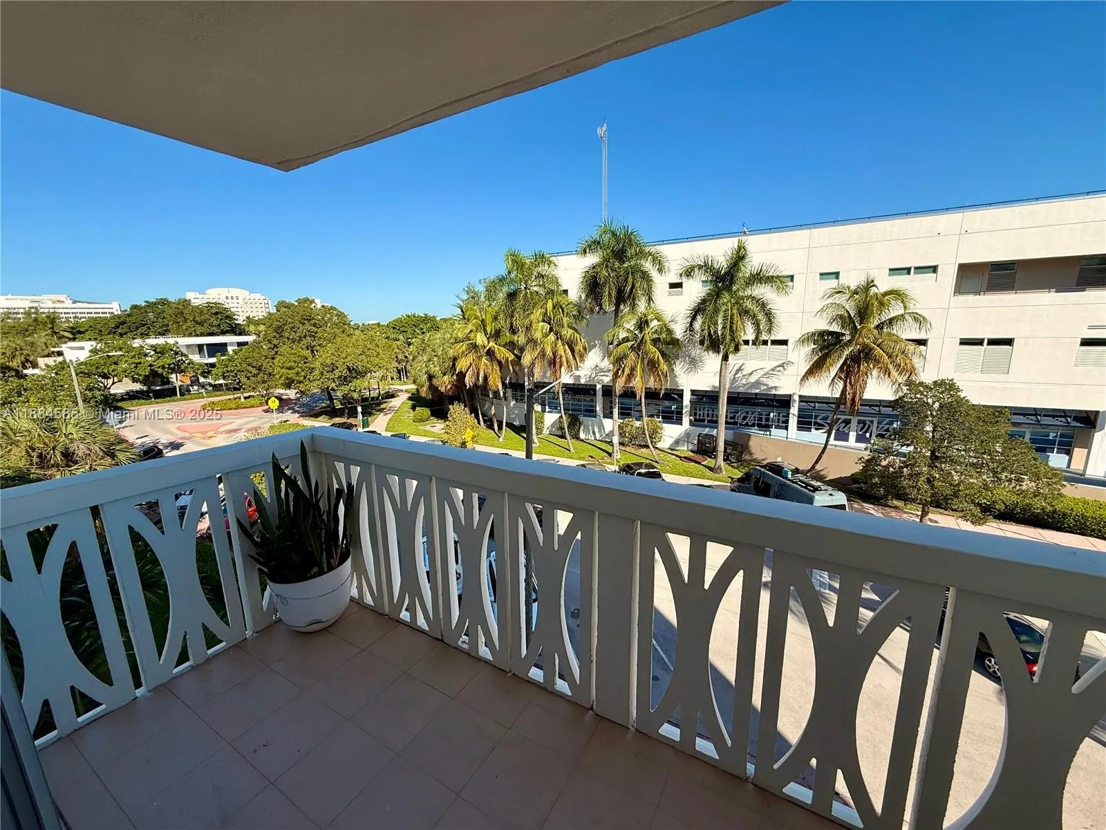 4142 N Jefferson Ave, #4D