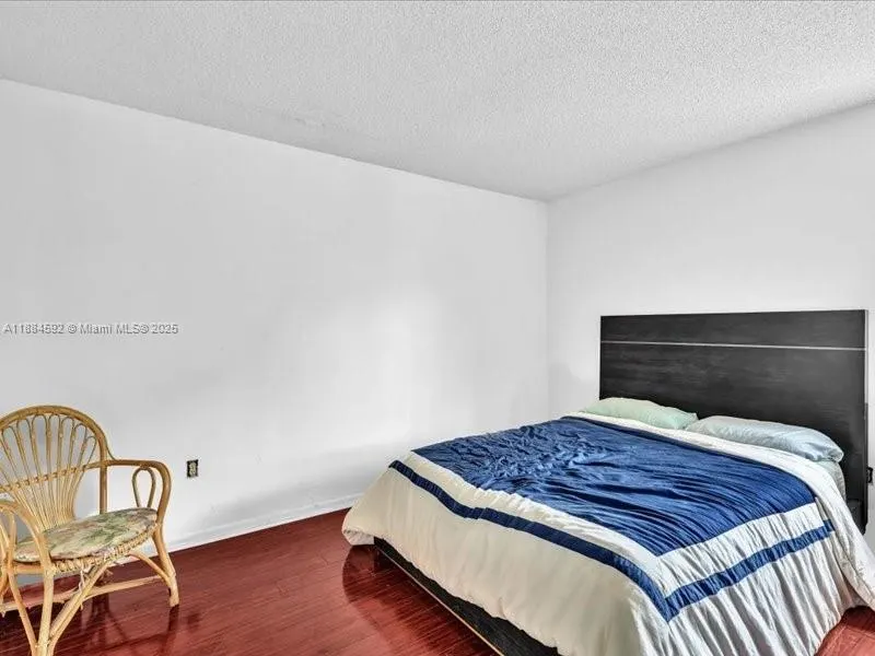 9900 SW 12 st