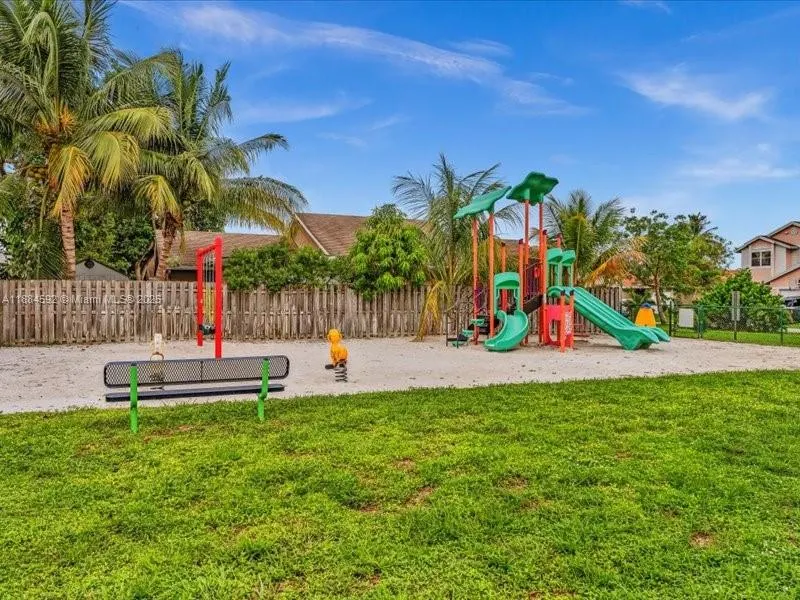 9900 SW 12 st