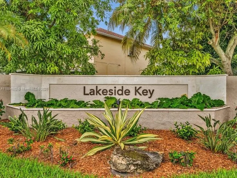 9900 SW 12 st